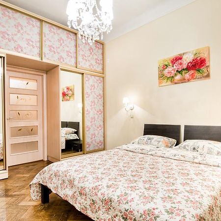 Flower Apartment. Central Location. Lviv Luaran gambar